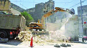 Govt cracks down on dust polluters
