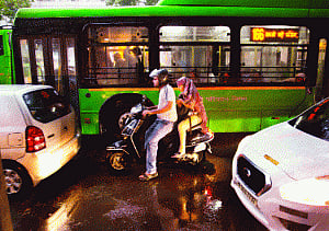 Traffic snarls post duststorm, rain