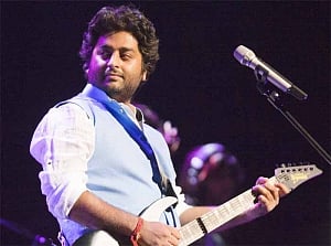 Arijit Singh issues public apology to Salman Khan