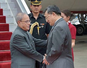 Pranab invites Chinese to 'Make in India'