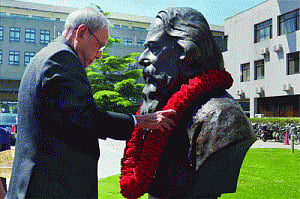 Pranab recalls Indian support to China's UN membership