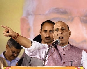Pak not allowing Pathankot probe team will be betrayal: Rajnath Singh