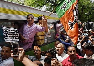 BJP protests outside Sonia's residence over Batla statements
