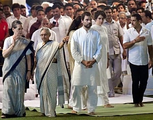 Sonia attacks govt over charges against Vadra