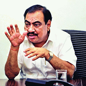 17 BJP Corporators support Khadse