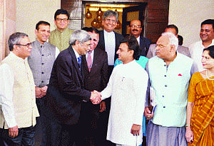 Akhilesh meets 9 Indian ambassadors for brand UP