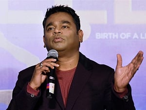 Rahman thanks Berklee students for rendition of 'Kun Faya Kun'