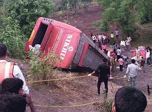 17 killed in Maharashtra Expressway accident