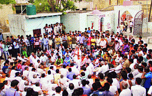 Dadri tense as protesters seek cow-slaughter FIR