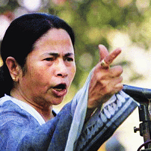 Mamata reverses EC's  reward/penalty to cops