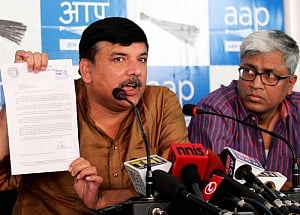 Jung spying for PMO: AAP