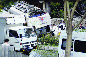 Istanbul blast on police kills 11