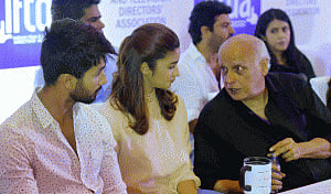 Bollywood bigwigs censure Censor chief