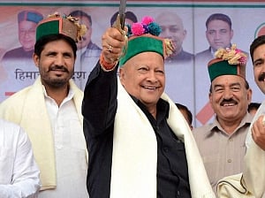 CBI questions Virbhadra Singh in DA case