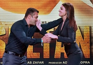 Anushka bowled me over as female wrestler: 'Sultan' director