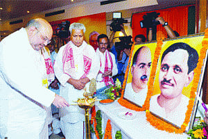 Shah trains guns on lawlessness in UP
