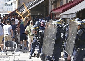 UEFA threaten Russia, England disqualification over fan clashes
