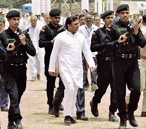 Judicial probe will bring out truth: Akhilesh on Mathura clash