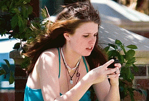 Texting on smartphones can alter your brain rhythm