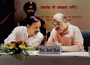SP party of one family and goons: Amit Shah