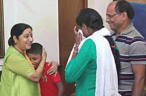 Boy kidnapped from Delhi and found in B'desh reunites with family