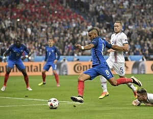 Giroud brace helps France beat Iceland 5-2