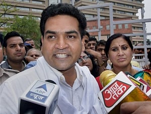 ACB quizzes Delhi minister in water tankers scam