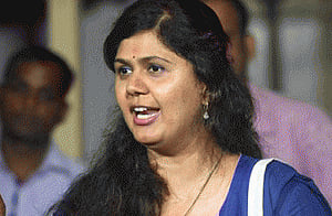 Fadnavis asks Munde to attend water summit