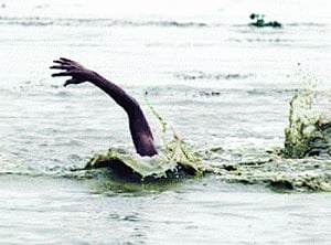 Teen drowns in Yamuna while saving friend