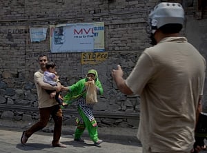 Kashmir violence toll climbs to 23,life paralysed for 3rd day