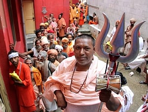 Amarnath Yatra resumes in Kashmir after three days