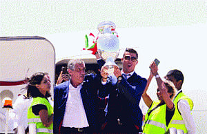 Portugal receive hero's welcome