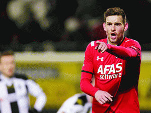 Tottenham sign striker Janssen for $24.3 million
