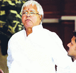 lalu may ditch Nitish for 'samdhi' Mulayam