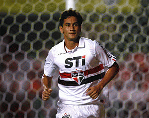 Brazil midfielder Ganso joins Sevilla