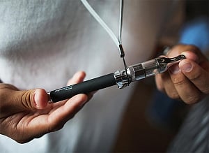 'Cool, fun factor' draws teenagers to e-cigarettes: Study