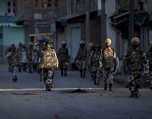 Kashmir turmoil: Curfew continues in Valley