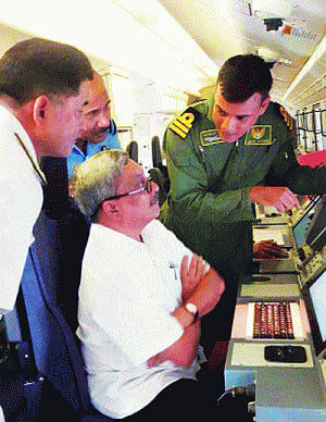 20 ships, 10 jets scouring  Bay of Bengal for plane