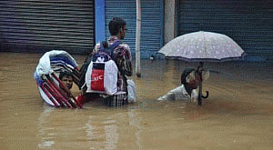 Assam floods: Sonowal sends ministers to districts