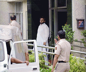 Court grants bail to AAP MlA, warns him not to threaten woman