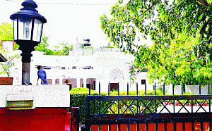 Former CMs can't occupy Govt bungalows for life, rules SC