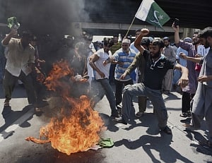 Kashmir groups protests in Pakistan against Rajnath visit