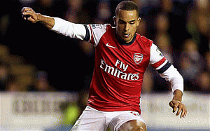 Walcott's future is as striker at Arsenal, says Wenger