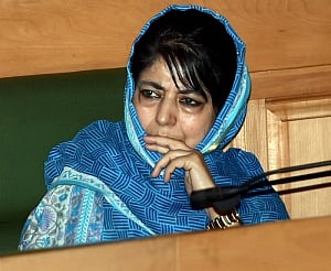 Mehbooba meets Rajnath to discuss Kashmir situation
