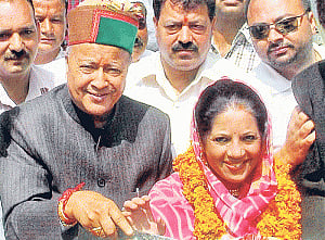 Virbhadra PMlA case: ED questions CM's wife
