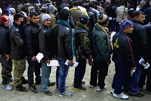 First batch of 25 crisis-hit workers head home from Jeddah