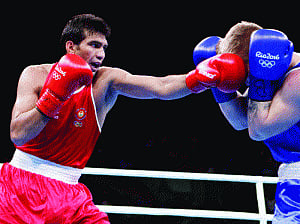 Manoj stuns 2012 Bronze medallist, enters pre-Q/F
