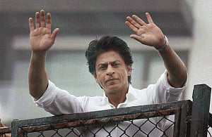 Shah Rukh should have returned from US, says Sena