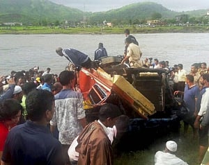 Naval divers locate wreckage of second bus in Mahad tragedy