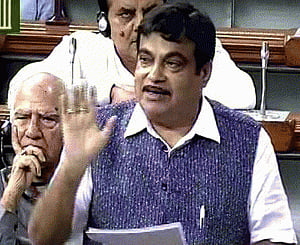 Need concrete steps in 6 months to fix accident spots: Gadkari